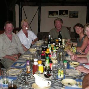 simbabwe_gruppe_abendessen